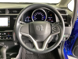 ハンドルにHondaセンシング系のクルーズコントロールやレーンキープアシストなどの操作スイッチが装備されています。ハンドルから手を離さず安全に操作できます。