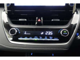 ★エアコンはオートタイプが装着済みです!オートモードにしておけば、車内温度を設定するだけで風の料や吹き出し口の切り替えを機械が行ってくれます!一年中快適な環境を作れますよ♪