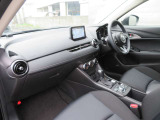 温度設定を行うと、自動で車内温度が調整できる花粉除去フィルター付きオートエアコンとなっています。