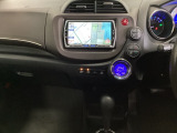 ナビゲーションはフルセグTV、Gathers純正メモリーナビを搭載しています。Bluetoothオーディオ機能がありますので、スマートフォンなどの音楽も再生できます。