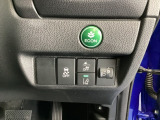 ハンドルの右側にはヘッドライトレベライザーとHondaセンシング用のメインスイッチなどがついています。ヘッドライトレベライザーは道路状況や積荷の加重に応じてライトの高さを調節できます。