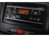 ダイハツ純正2DINオーディオデッキ   CD  AUX FM/AM使用可能です。