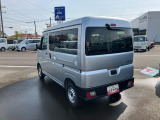 ご納車前には、法定12ヶ月点検相当の点検を実施いたします。プロの整備スタッフが点検をするので、安心して中古車にお乗りいただけます。