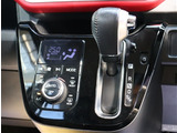 『1台』のお車に対して、3名体制で日々議論を重ね仕入れを行っております。