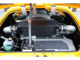 パワーユニットは可変バルブタイミング・バルブリフト機構を備えた2ZZ-GEエンジンにスーパーチャージャーとインタークーラーを搭載。