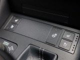 『1台』のお車に対して、3名体制で日々議論を重ね仕入れを行っております。