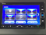 ナビゲーションはフルセグTV、インターナビ対応のGathers純正メモリーナビを搭載しています。Bluetoothオーディオ機能がありますので、スマートフォンなどの音楽も再生できます。