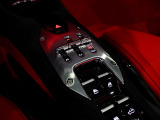 Ferrari 296GTSは、週末のドライブ、リゾート地へのロングツーリング、特別な日の演出にも最適な一台。人生に華を添える存在です。