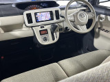 【運転席】座り心地が良いシートなので長時間の運転でも快適にお過ごしいただけます。新品のフロアマットのご注文も可能です。掲載箇所以外にご希望の写真がございましたらお気軽にお問い合わせ下さい。