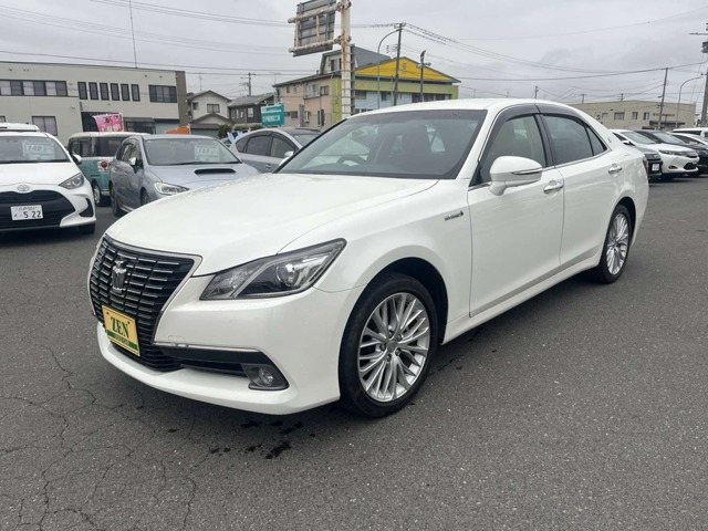 クラウン ハイブリッド 2.5 ロイヤルサルーン Four 4WD 