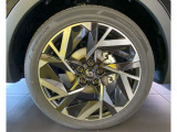 タイヤサイズは225/45R19 マイナーチェンジでインチUPされ幅も以前の215/55R18からワイドになりました。
