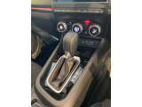 トランスミッションは7速EDC(DCT)一般的なAT車よりもダイレクトな反応で運転の楽しさを実感できます。 便利なオートブレーキホールド機能付き。