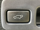 【パワーバックドア】スマートキーや運転席のボタンを押すだけでリアゲートが自動で開閉します!荷物を持っている時や、高い位置にあるバックドアを閉める際に便利な機能です♪