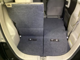 トランク荷室十分な容量あります。