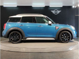☆MINIの車の始まりは大人四人がギリギリ乗れるコンパクトな車です!!今となっては3ナンバーですが、もともとは5ナンバーの車でした!!