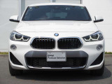 BMWと言えば特徴的なキドニーグリル。ダイナミックなフロントマスクを演出します。