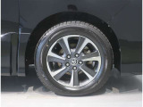純正のアルミホイール装着車です。タイヤサイズは205/60R16です。