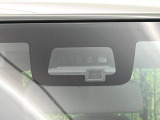 【スズキ セーフティサポート】走行中に前方の車両等を認識し、衝突しそうな時は警報とブレーキで衝突回避と被害軽減をアシスト。より安全にドライブをお楽しみいただけます。