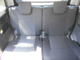 後部座席も広々です!目立った汚れや傷もなく綺麗です!納車の際にはルームクリーニングを実施しております!