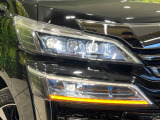 【シーケンシャルターンランプ付きLEDヘッドライト】人気の『流れるウィンカー』付きのLEDヘッドライトを装備♪高級感はもちろん、点灯時は存在感たっぷりで他車からも認識されやすく安心です。