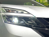 【LEDヘッドライト】悪天候や夜間走行時も良好な視界を確保し安心して運転できる高輝度LEDヘッドライトを装備!点灯速度が早く、消費電力も抑えられています。