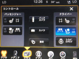音声認識システム、ナビ、エアコンなどさまざまな機能を直感的に操作できるUconnect。詳細な車両システムや情報をマルチビューディスプレイ にわかりやすく表示します。