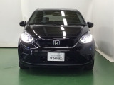 LEDヘッドライトを装備しています。LEDヘッドライトはとても明るく、雨の日や夜間走行も安全・安心です。オートライトコントロール付きで周囲の明るさに応じて自動で点灯・消灯します
