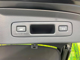 【パワーバックドア】スマートキーや運転席のボタンを押すだけでリアゲートが自動で開閉します!荷物を持っている時や、高い位置にあるバックドアを閉める際に便利な機能です♪
