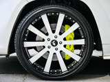 FORGIATO24in/SARONAフルエアロ/TYRANNOSリヤゲ-トアンダ-&アッパ-ウィングスポイラ-/KOOKSマフラ-/MOPARダウンサス/BLACK OPS AUTO WORKSボンネット/カ-ボン加工ステアリング/カ-ボン調NEW内装パネル/茶革