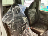 毎回座るフロントシート。運転席は使用する部分ですので、座り心地が重要です!