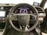 ハンドルにHondaセンシング系のクルーズコントロールやレーンキープアシストなどのスイッチと、オーディオの操作スイッチが装備されています。ハンドルから手を離さず安全に操作できます。