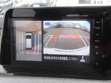 アラウンドビューM搭載!9インチ大型ディスプレイオーディオに、真上から見下ろしているかのような映像を見ながら安全に駐車できます。さらに人や自転車など周囲に動くものがあると表示とブザーでお知らせします。