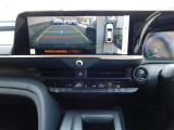 大画面12.3インチのディスプレイオーディオ。フルセグTV視聴可能。車両全周囲の様子を映し出すパノラミックビューモニターも装備しています。