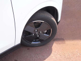 155/65R14タイヤ+専用アルミホイールです。スタッドレスタイヤや各種オプションのご注文も承っております(^^)!