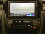 バックでの車庫入れも安心です! リアカメラが付いているバックモニター付のナビを装備しております。操作線もついており距離感も画面から確認できます。