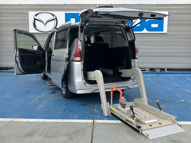 セレナ 2.0 X チェアキャブ リフタータイプ 4WD 