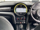 弊社はMINI正規販売店として新型車から旧モデルまでの商品知識と整備知識を備えております。納車後の不明な点等も、お気軽に弊社担当者までお問い合わせ下さい。
