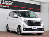 【車屋】として、長く車業界に従事した経験豊富なスタッフが多数在籍しております。