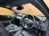 GLAクラス GLA220 4マチック 4WD 本革シート サンルーフ