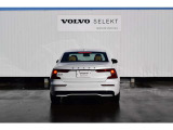 ◆バック/万が一を考え、安全性を重視する方に選ばれているVOLVO車。ドアを開閉するとその重み・厚みに驚くはず