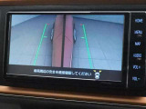 パノラミックビューモニター付きです。車両を上から見たような映像をディスプレイオーディオ画面に表示。運転席からの目視だけでは見にくい、車両周辺の状況をリアルタイムでしっかり確認できます。
