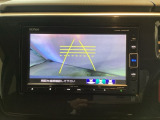 バックでの車庫入れも安心です! リアカメラが付いているバックモニター付のナビを装備しております。操作線もついており距離感も画面から確認できます。