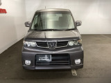このフロントマスクは個性もいっぱい 人気の車です。