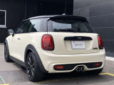 長期にわたる保証を実現。2年間のMINI NEXT保証と延長保証(別途費用)を合わせて最大4年間の保証。万一の故障に長期に備えることができ、ご安心してお乗り頂けます。(NEXT1年は1年距離無制限)