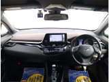 お車選びをお楽しみ頂けるよう、在庫車の展示スペースを十分に確保しております。
