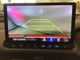 バックでの車庫入れも安心です! リアカメラが付いているバックモニター付のナビを装備しております。操作線もついており距離感も画面から確認できます。