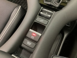 セレクターノブの下に、3つの異なる加速感を楽しめるドライブモードスイッチがついています。一般道、雪道、エコ走行など、シーンに合わせて最適な加速感を楽しめるドライブモードスイッチです。
