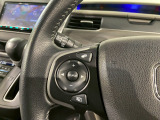 【ステアリングリモコン】ステアリングにオーディオ調節可能なスイッチが装備されていますので運転中でも視線をそらさずにオーディオの調節が可能です!