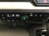 オートエアコン装着車で車内はいつも快適です!