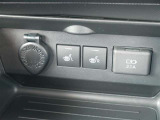 USB差込口(充電用です) シガーソケット シートヒーター(運転席助手席両方にあります)